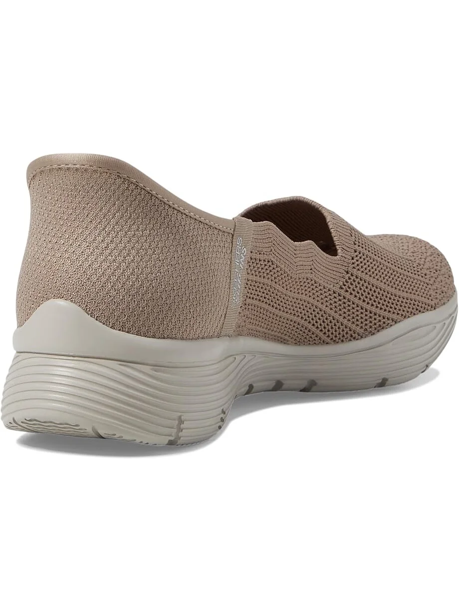 Туфли на плоской подошве SKECHERS Seager - Believe It Hands Free Slip-Ins — 5