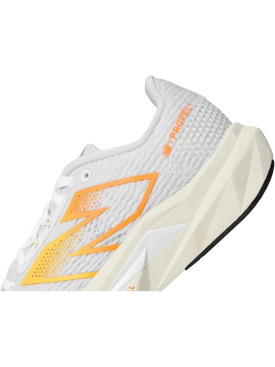 Женские кроссовки New Balance Fuelcell Propel V5 — 6