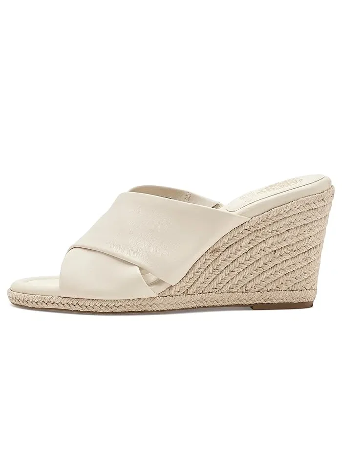 Босоножки на танкетке с перекрестными ремешками Fisella Vince Camuto — 5