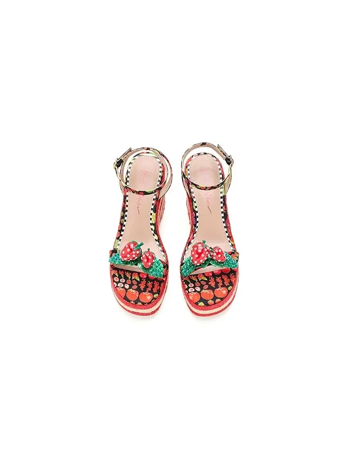 Босоножки на каблуке с клубничным принтом Bobbie Blue by Betsey Johnson — 3