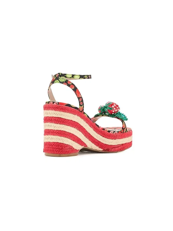 Босоножки на каблуке с клубничным принтом Bobbie Blue by Betsey Johnson — 4