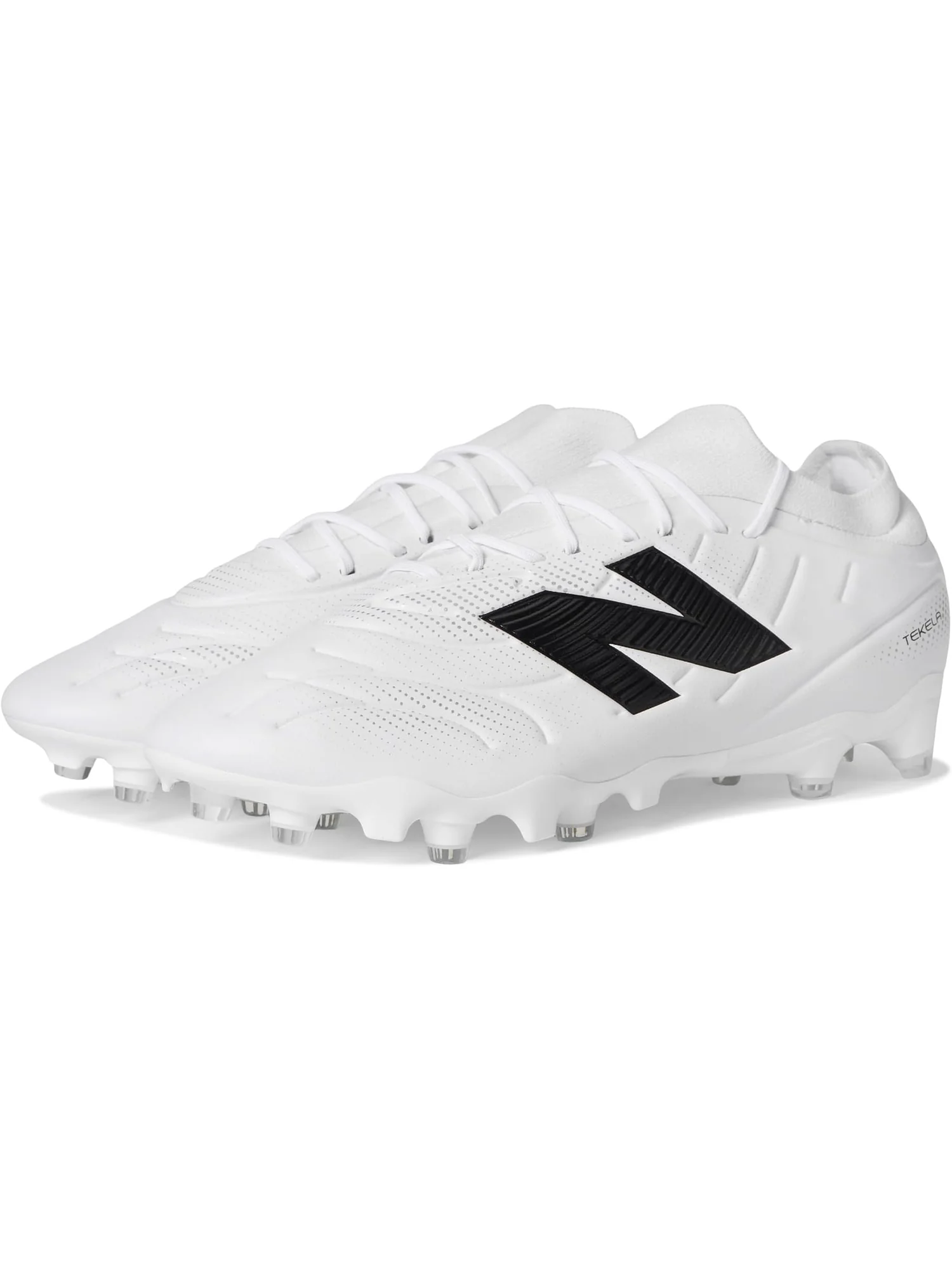 Кроссовки New Balance Unisex Tekela Team Low Laced FG V5 Soccer Cleats — изображение 1 из 7, белый/черный/серебристый