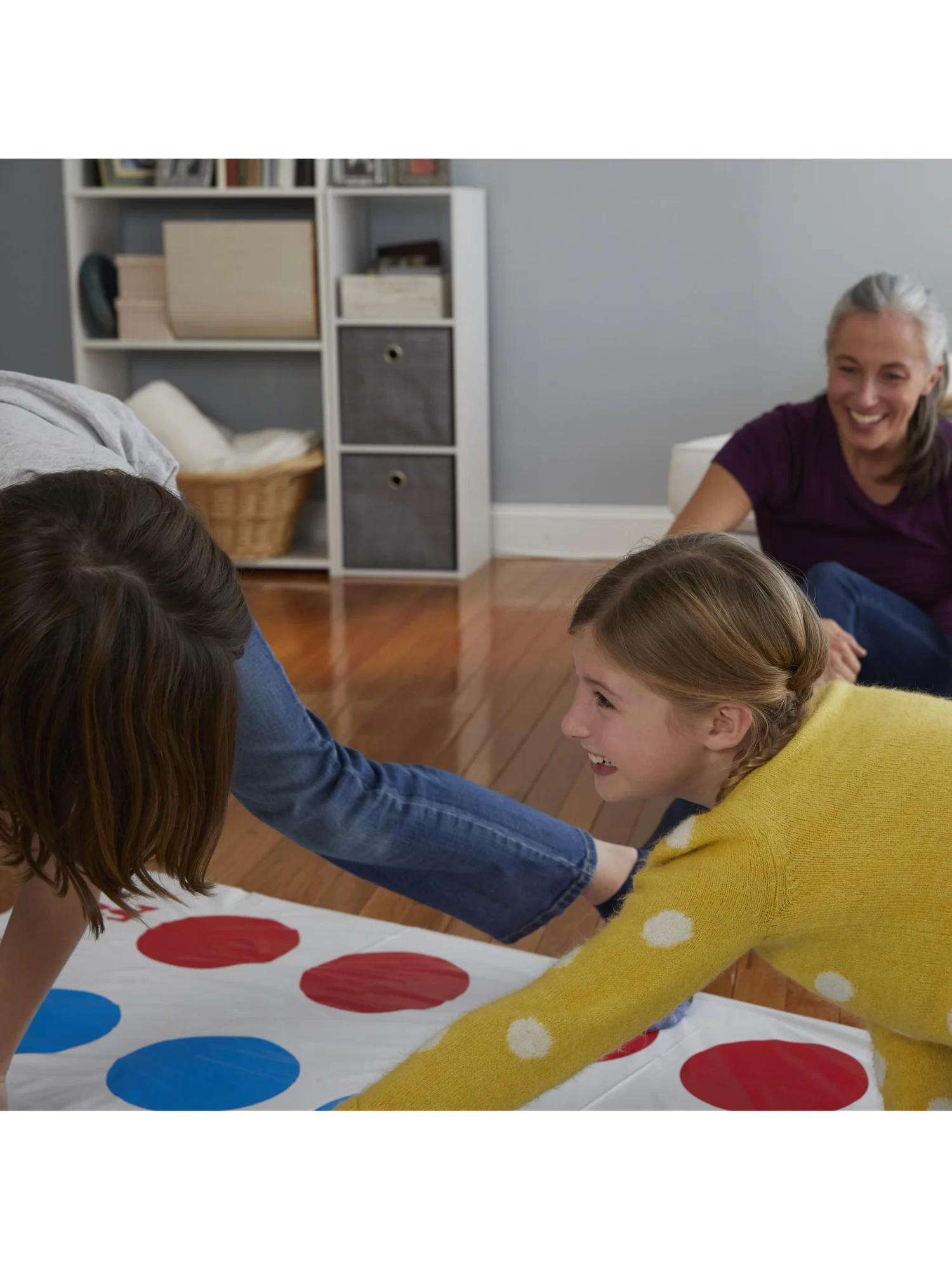 Hasbro Twister классическая настольная игра, цветной коврик — изображение 10 из 11, разноцветный