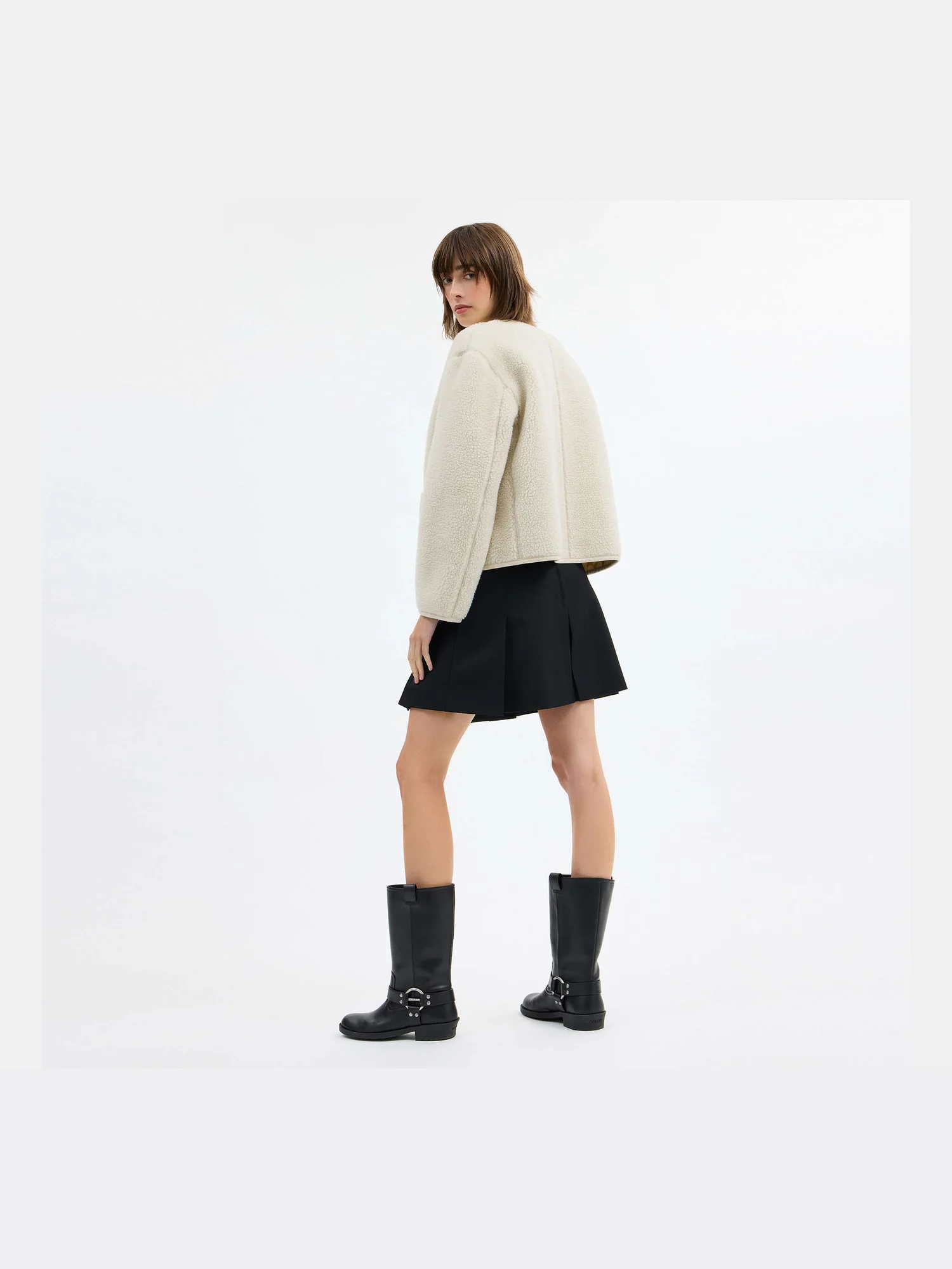 Короткая куртка-кардиган Coach из шерпы, бежевая — 1