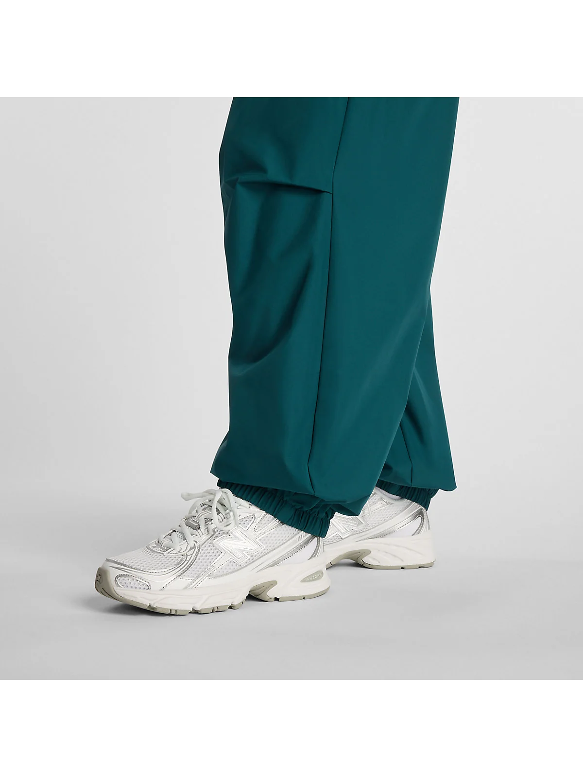 Женские брюки New Balance Trackside Woven — 7