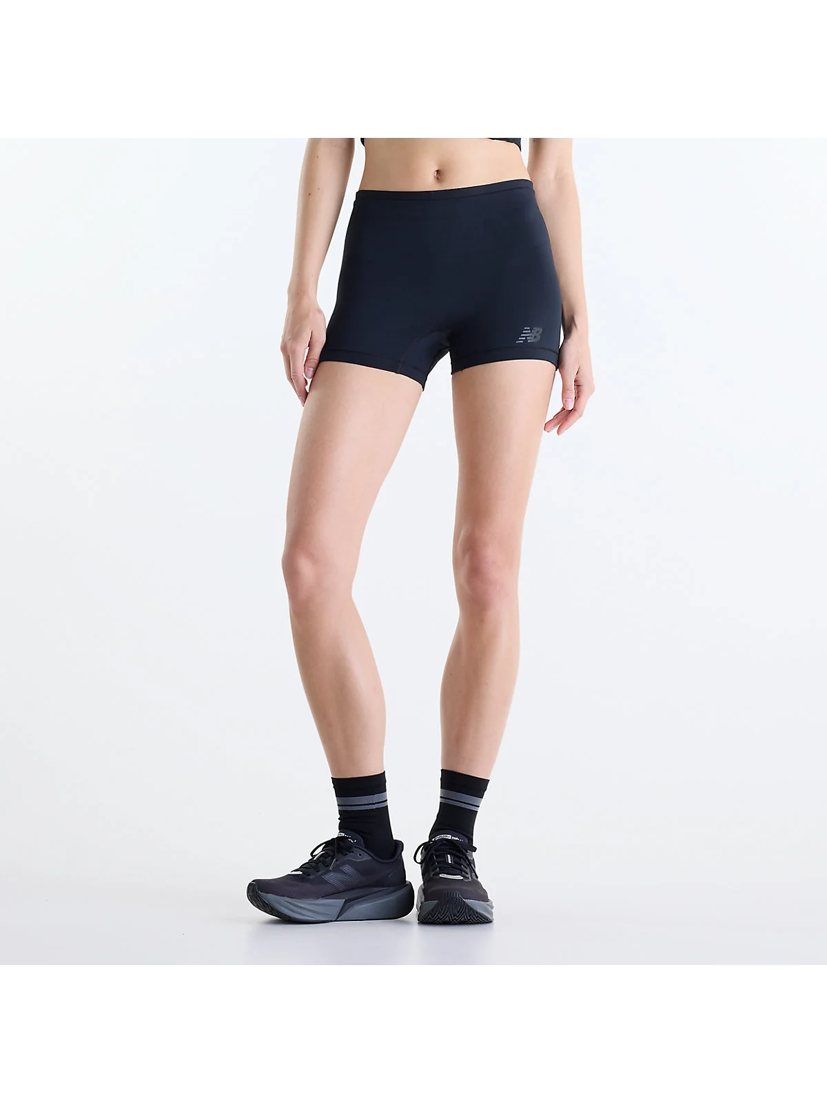 Женские шорты New Balance Fast Days Hot Short — 1