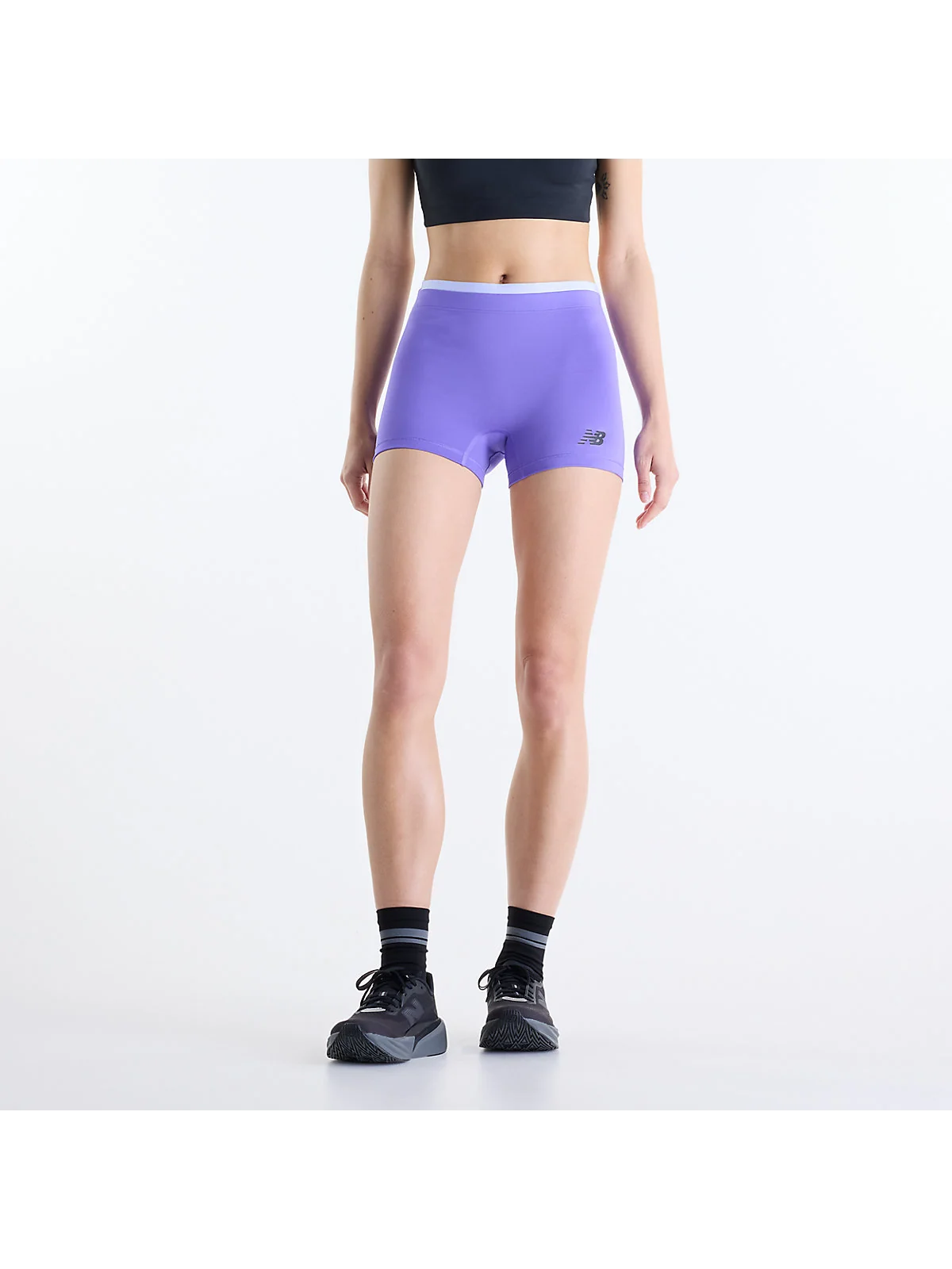 Женские шорты New Balance Fast Days Hot Short — 1