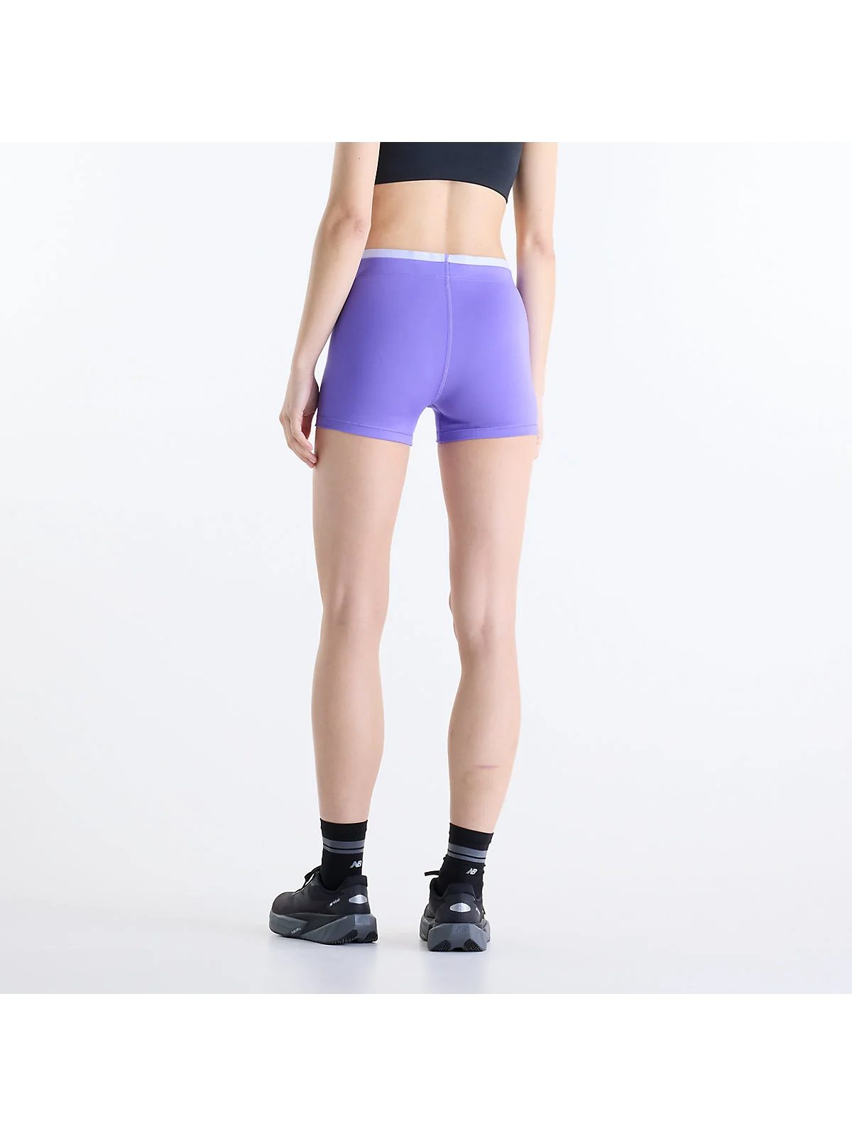Женские шорты New Balance Fast Days Hot Short — 3