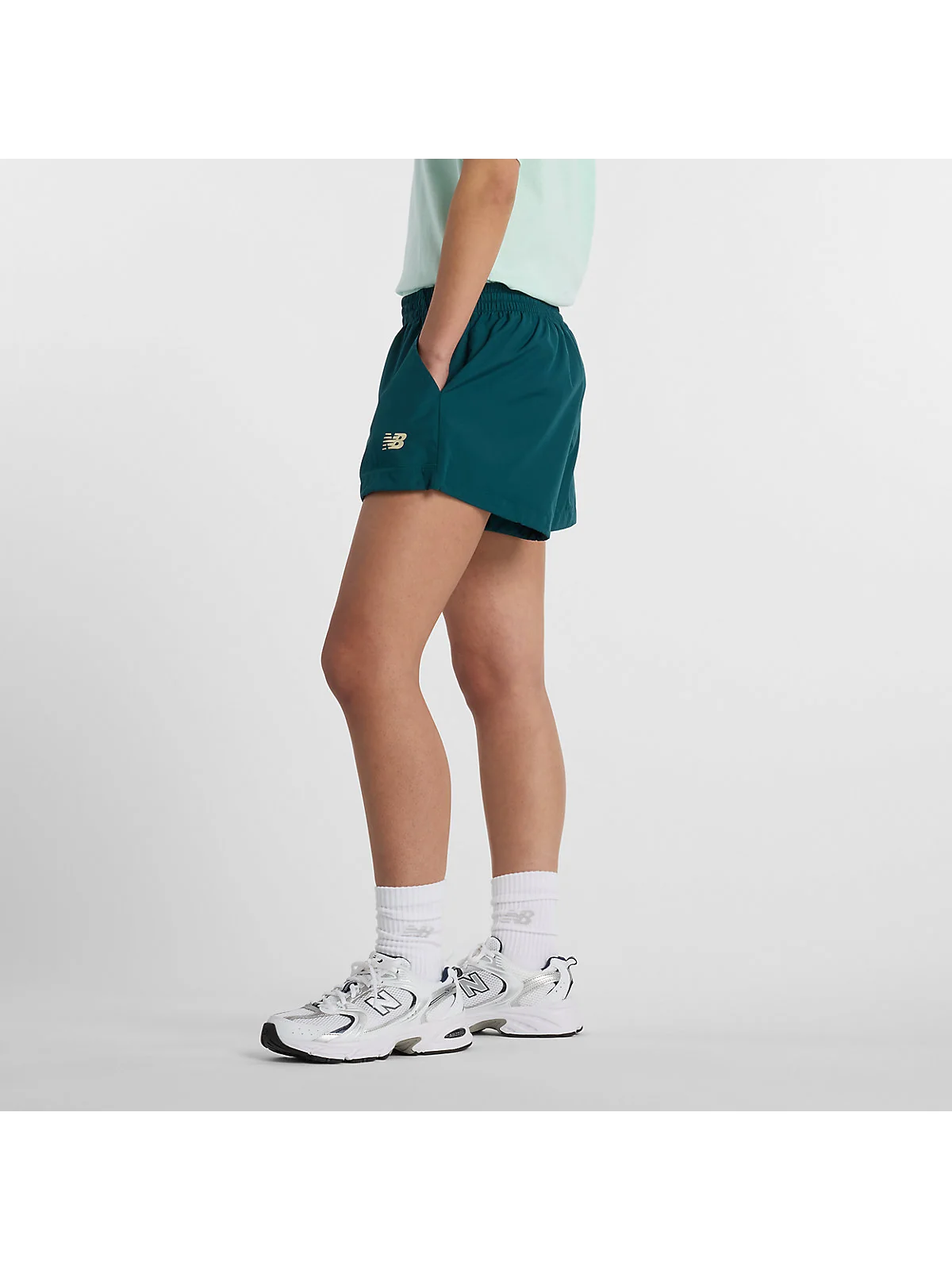 Женские шорты New Balance Trackside Woven — 4