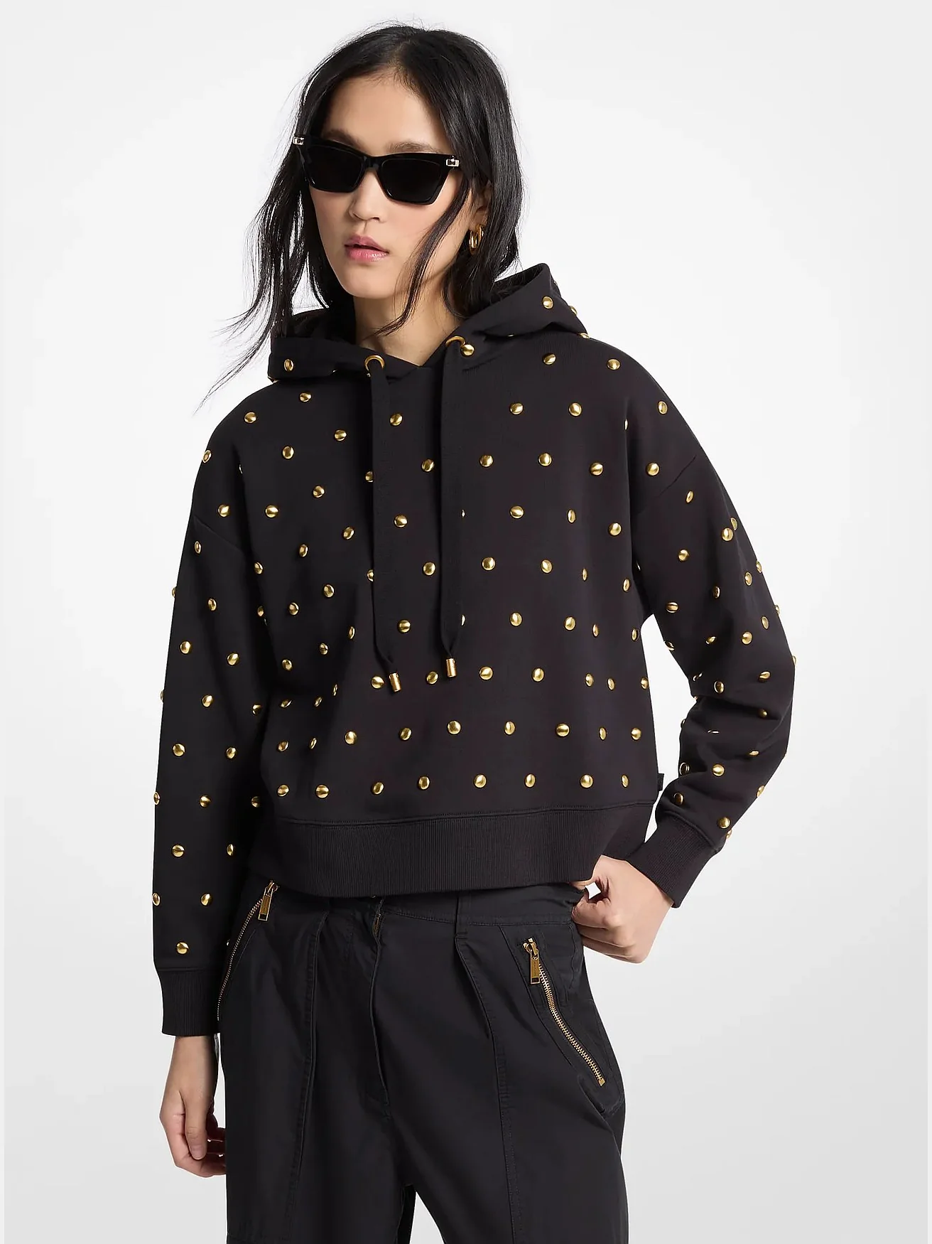Укороченное худи Michael Kors с заклёпками, чёрное — 1