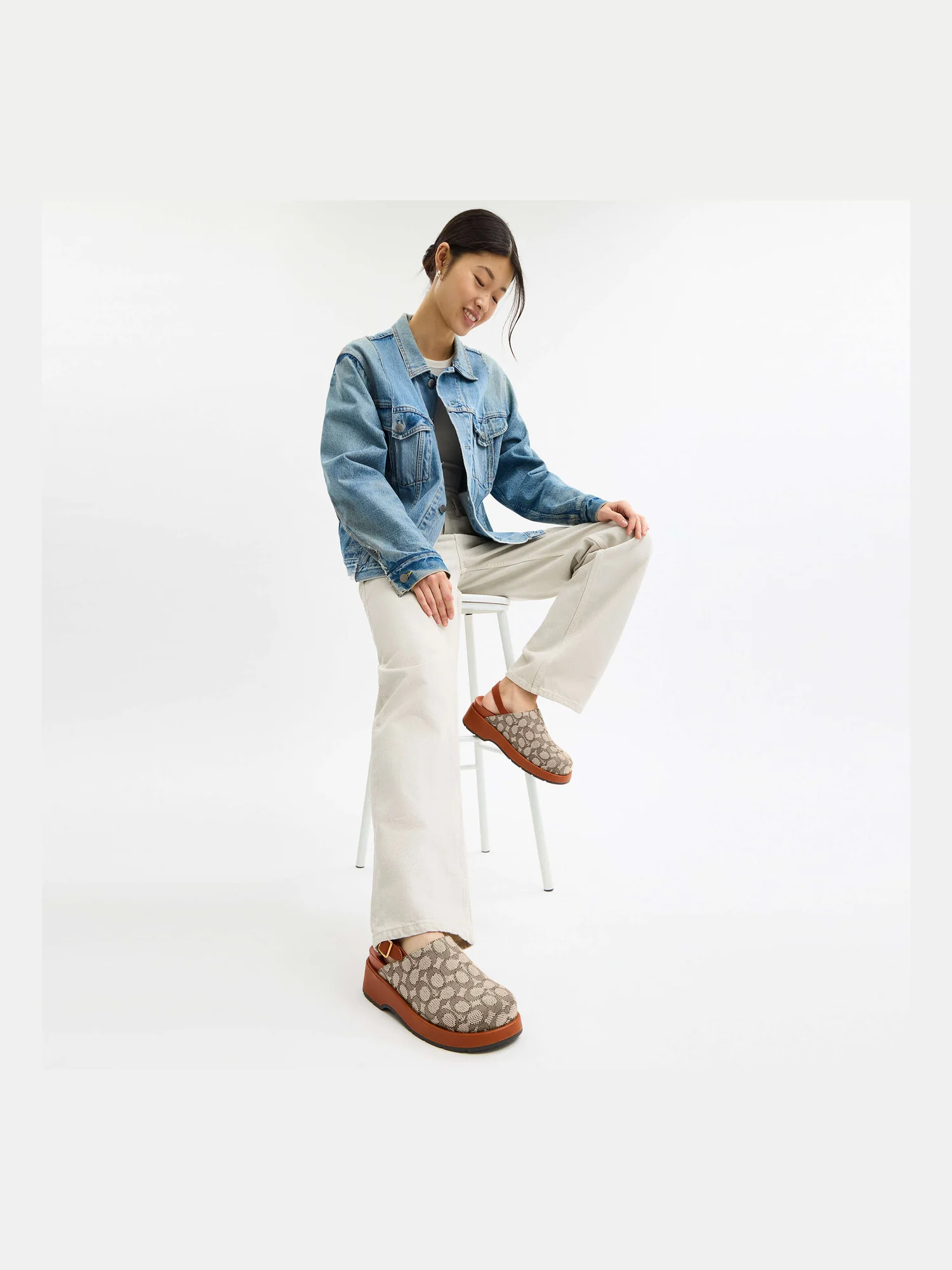 Сабо на платформе Coach Sculpted C, фирменный жаккард — 3