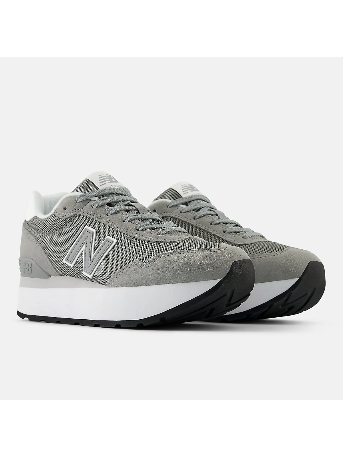Кроссовки New Balance 515H, вид под углом с массивной подошвой.