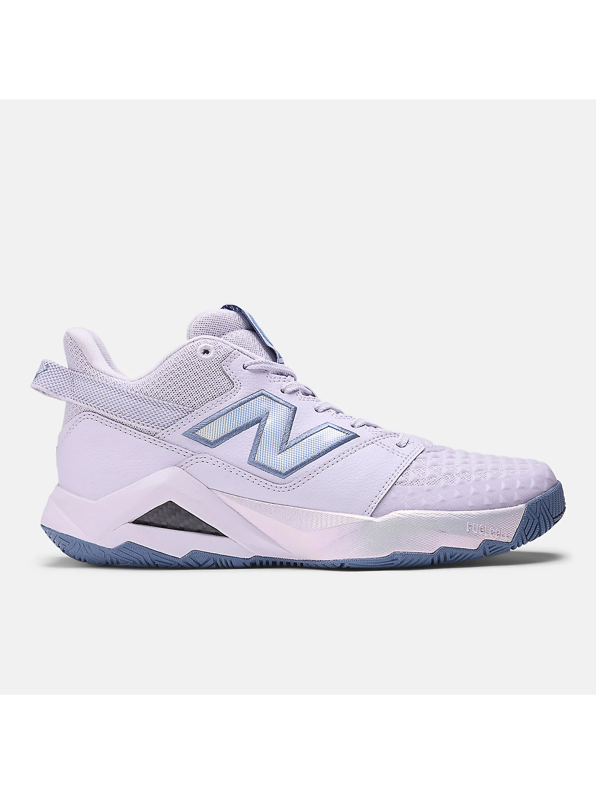 Красные кроссовки New Balance Coco CG2 с бордовым пятком, вид сбоку.