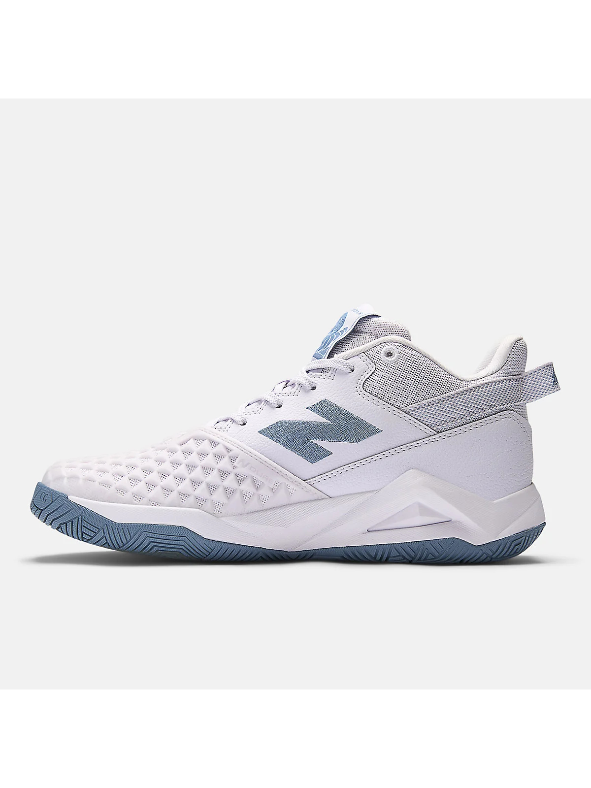 Подошва кроссовок New Balance Coco CG2, вид снизу, бордовая и красная.