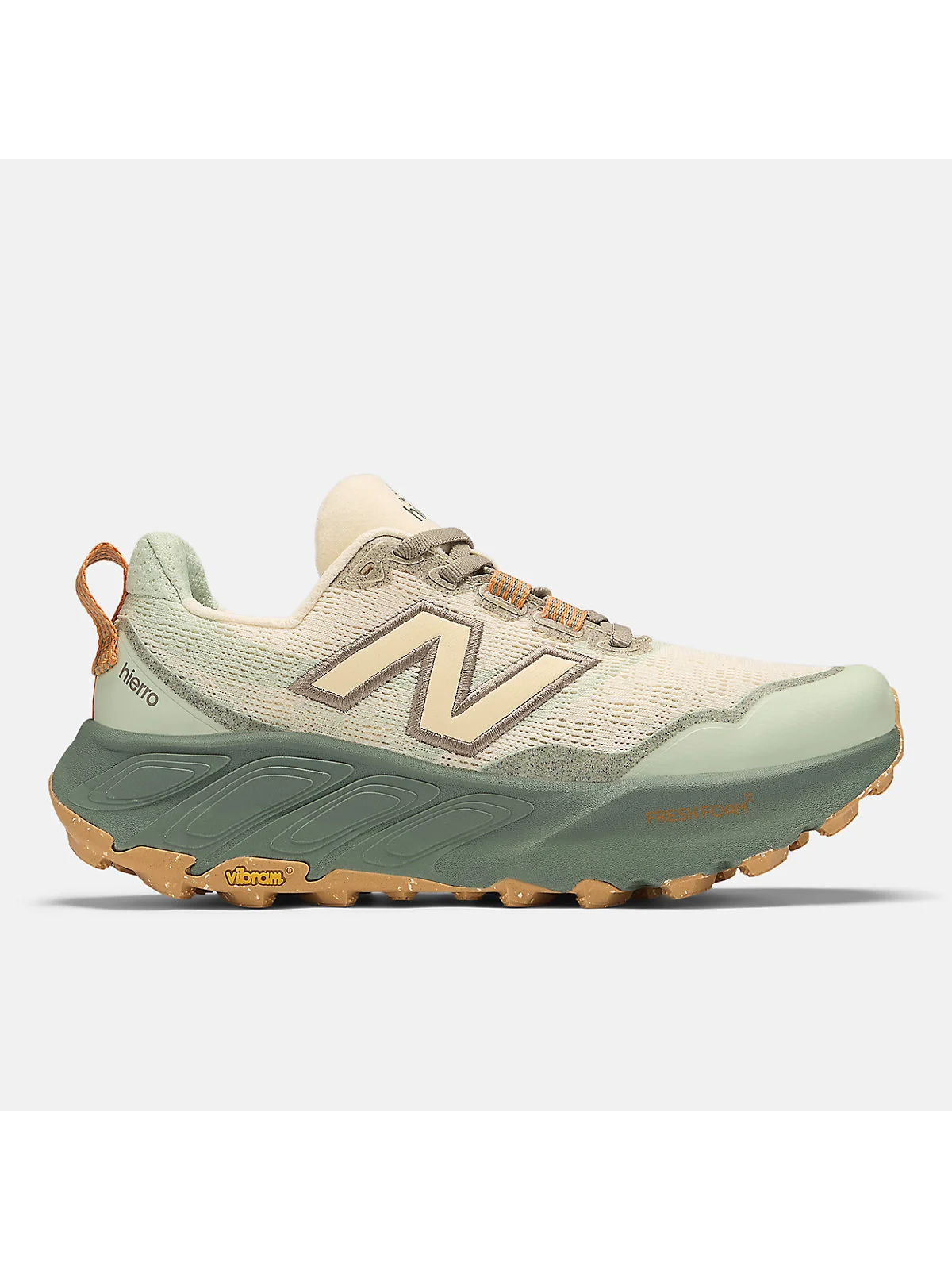 Трейловые кроссовки New Balance Fresh Foam X Hierro v9 бежевые с зелёным, фронтальный вид.
