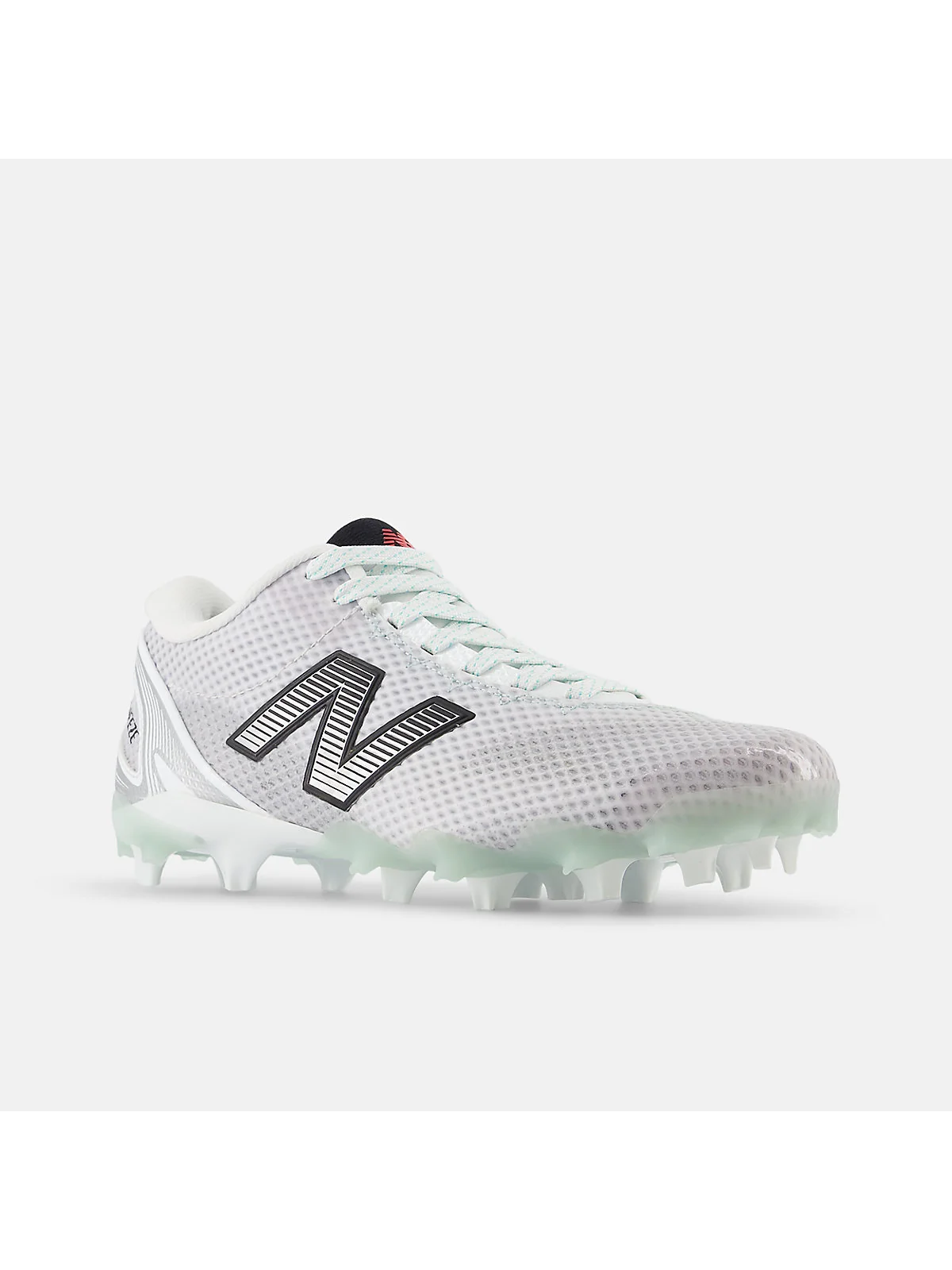Кроссовки New Balance FreezeLX v5 Low, вид сбоку с оранжевыми полосами.