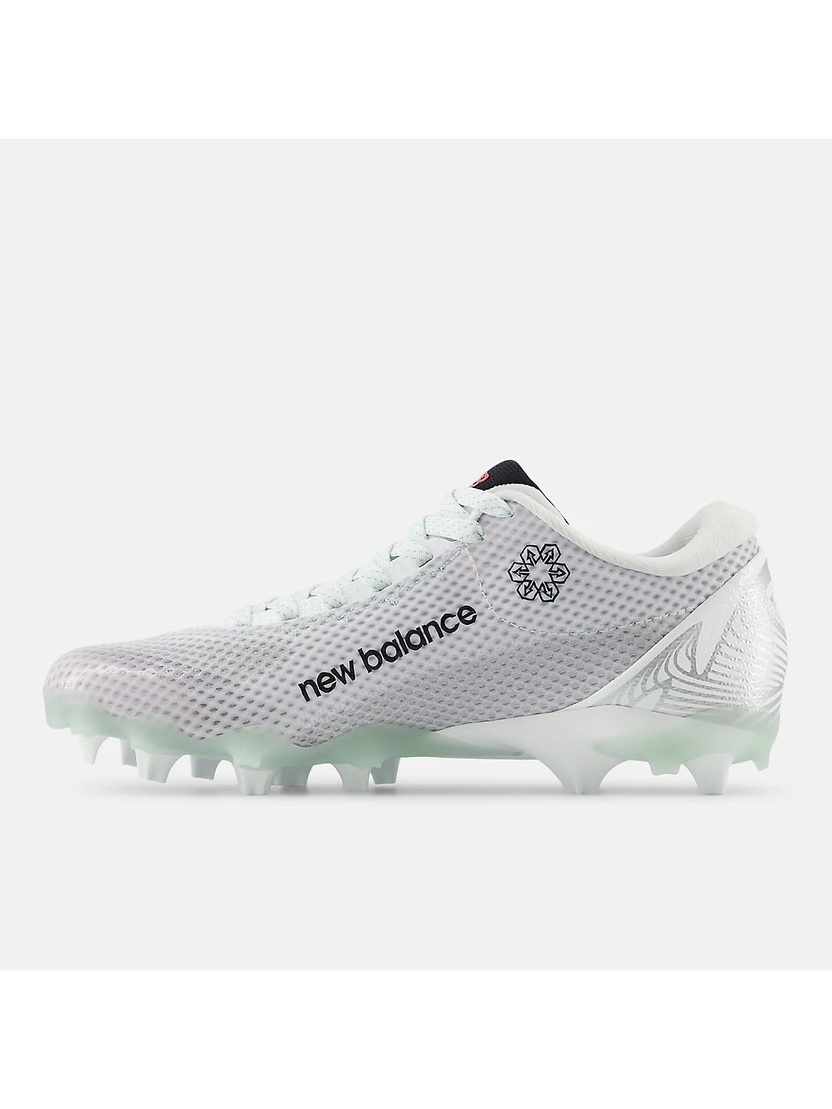 Тыльный вид кроссовок New Balance FreezeLX v5 Low с оранжевыми деталями.