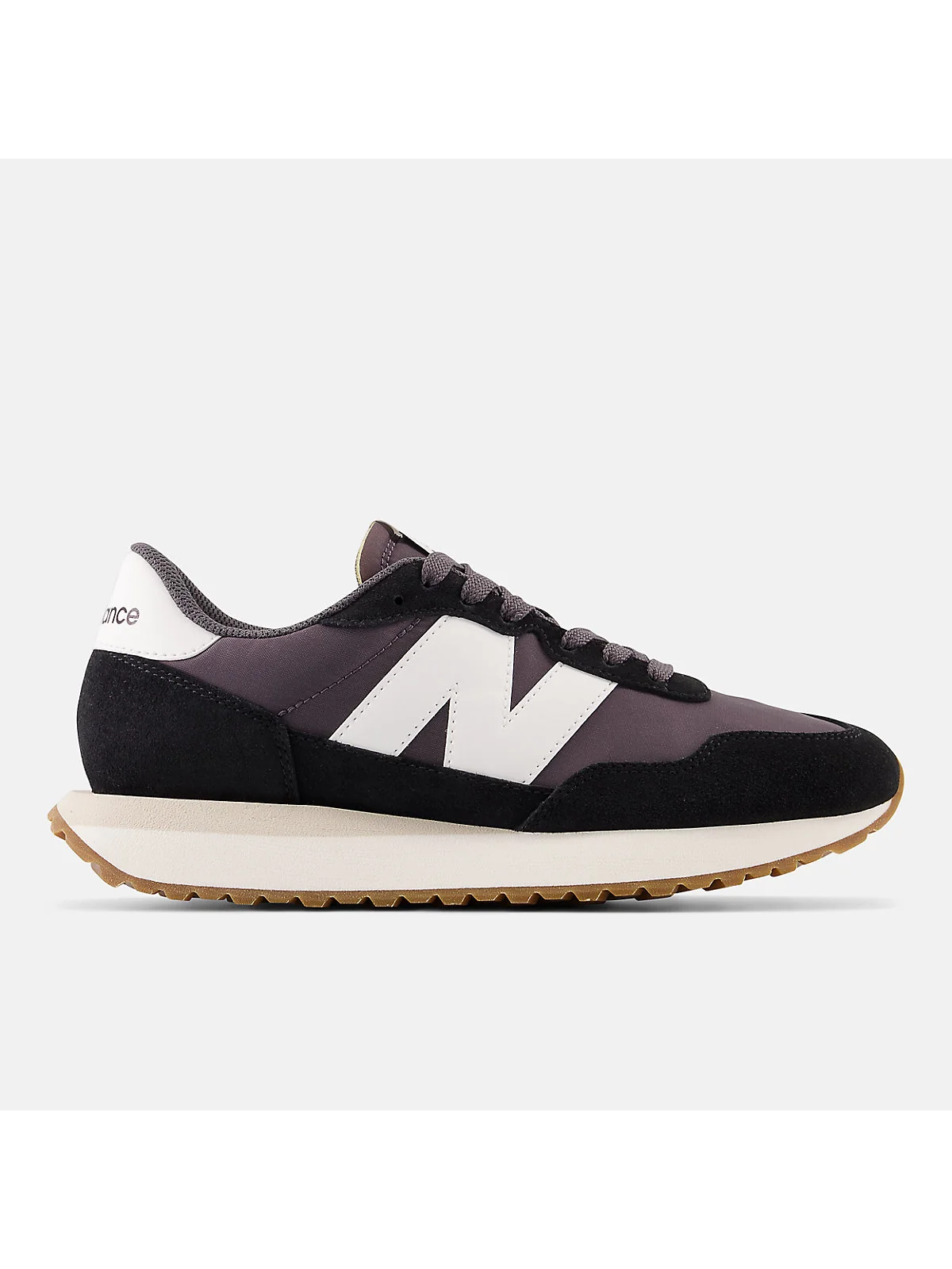 Кроссовки New Balance 237 серо-бело-бежевые, вид сбоку.