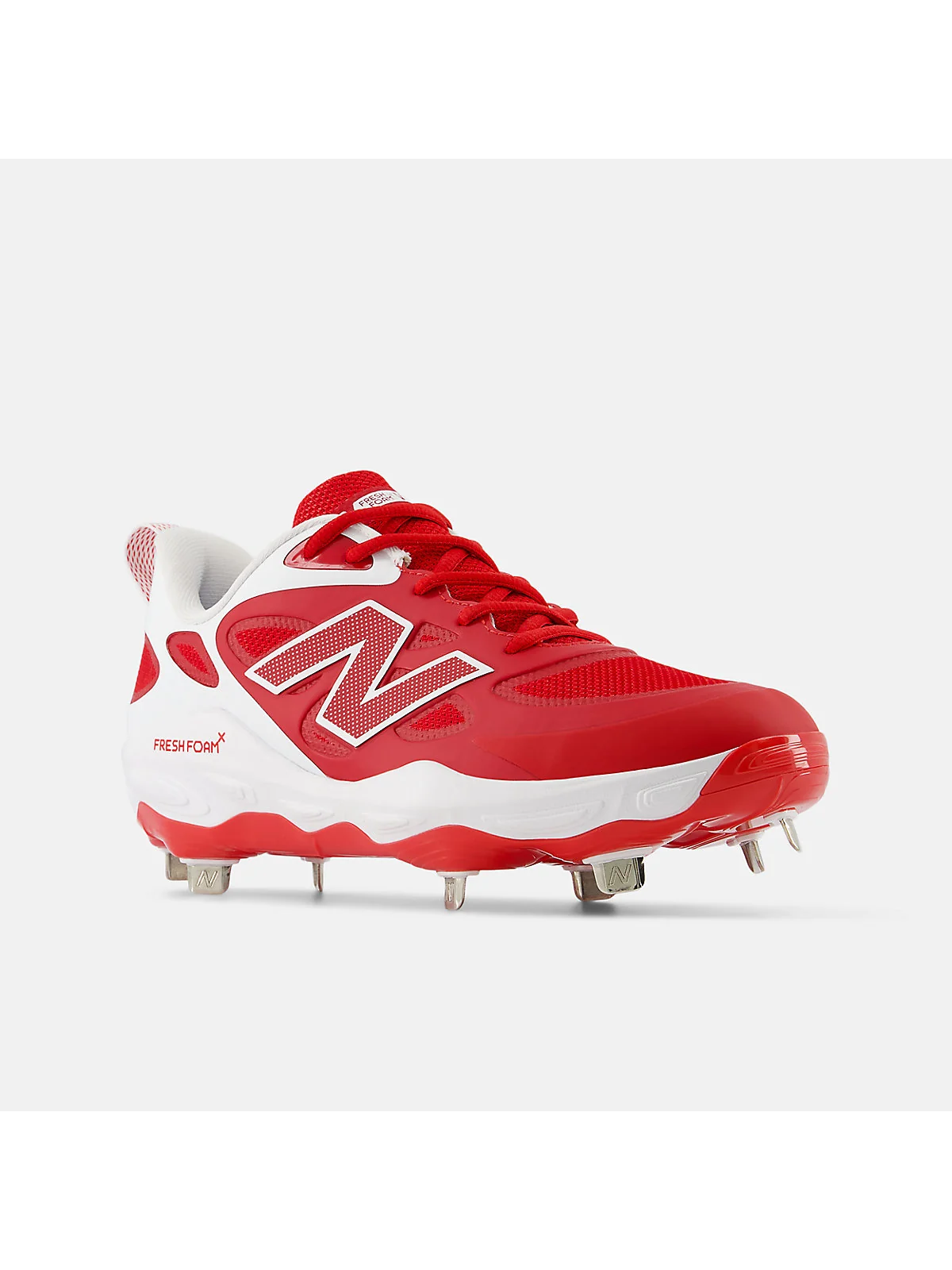 Спортивные бутсы New Balance Fresh Foam X Velo v4 Metal красные, вид спереди.