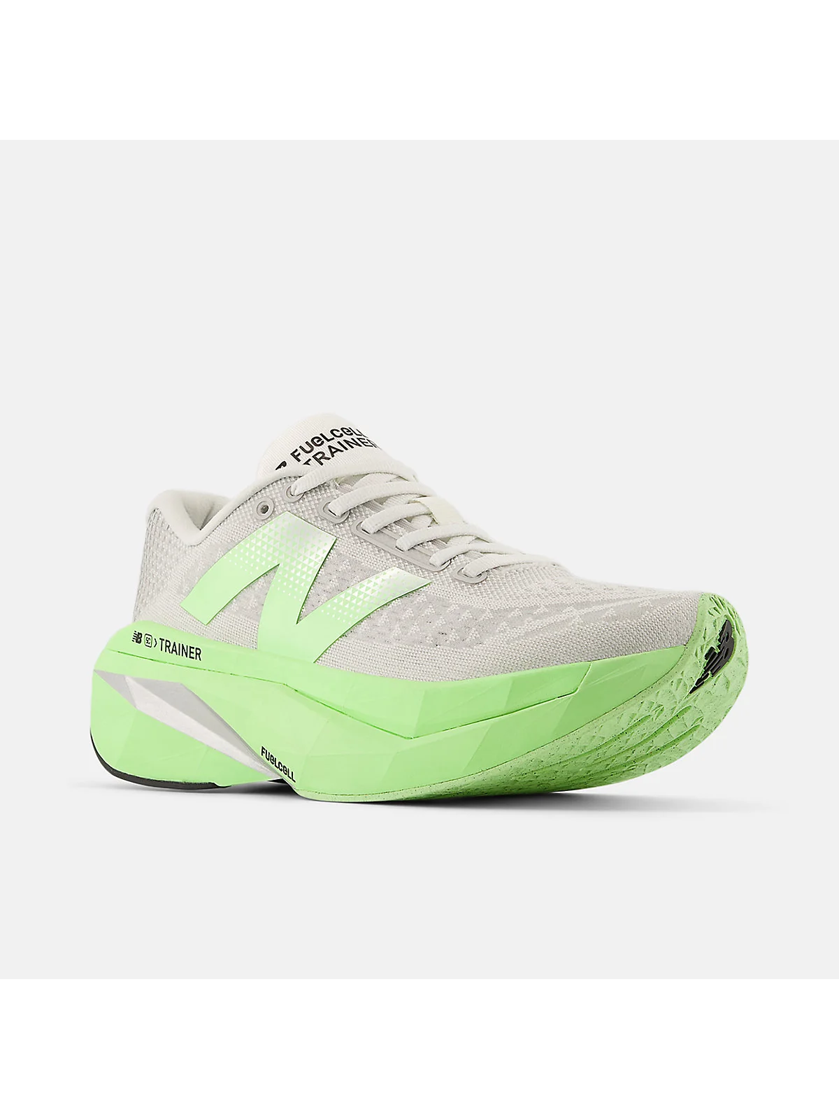 Беговые кроссовки New Balance FuelCell SuperComp Trainer v3 мятного цвета с зелёной подошвой, вид сзади
