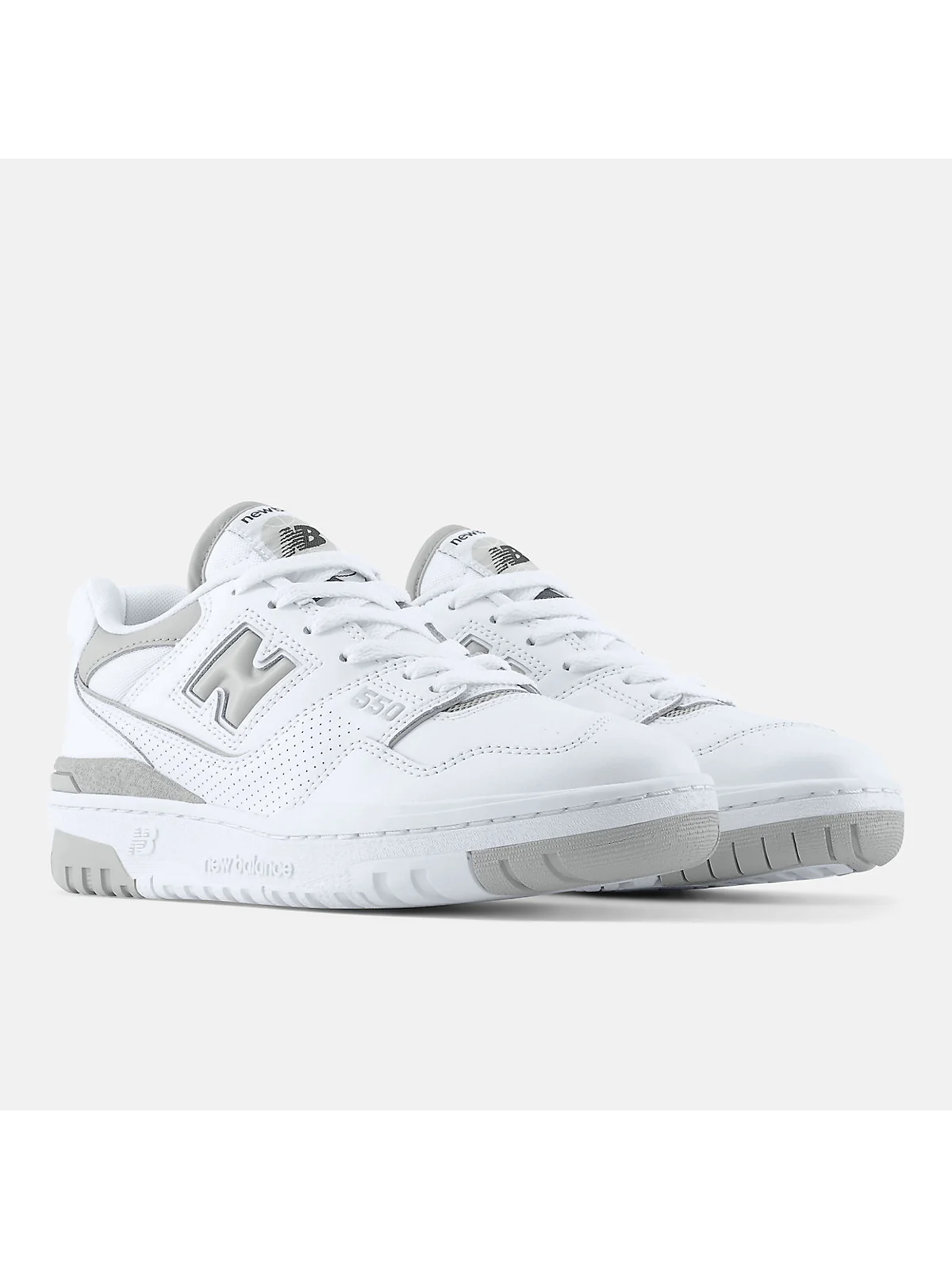 Кроссовки New Balance 550 белого цвета с мягкой подошвой, вид спереди