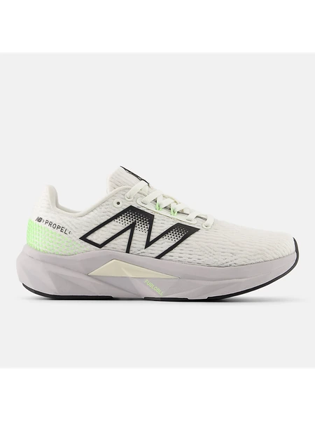 Женские кроссовки New Balance FuelCell Propel v5