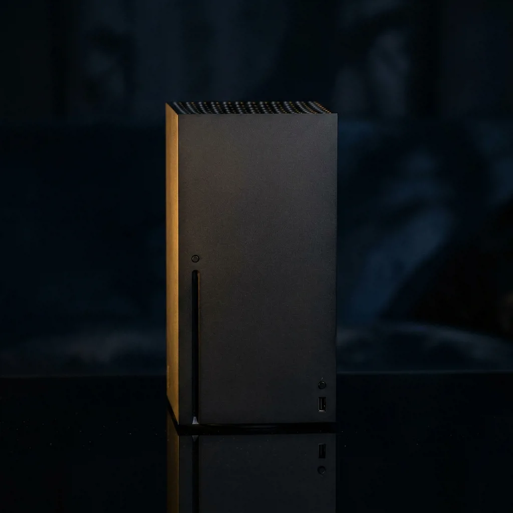 Игровая консоль Xbox Series X чёрного цвета