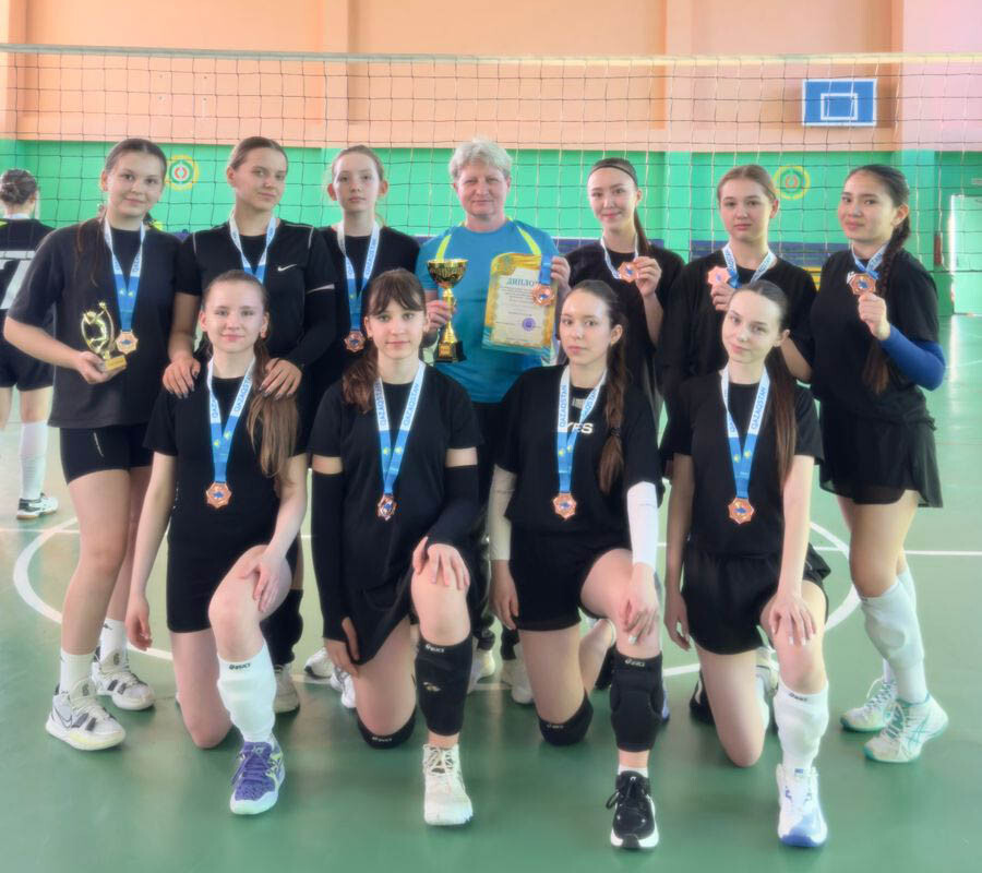 Команда по волейболу