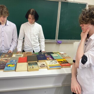 9Б сыныпта "Біз таңдаған кітаптар"тақырыбында сынып сағаты өтті