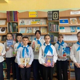 "№23 орта мектеп " КММ кітапханасының қабырғасында Жас Ұлан мүшелері мен 5-6 сынып оқушыларының қатысуымен "көмекке асығамыз" атты игі істер акциясы өтті