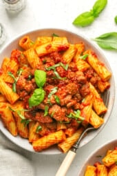 Соус для пасты с колбасками в мультиварке