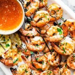 Креветки на гриле с чесночным маслом