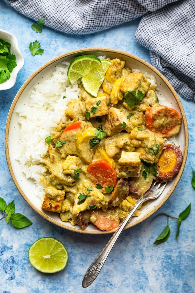 Зеленое карри с тофу и овощами