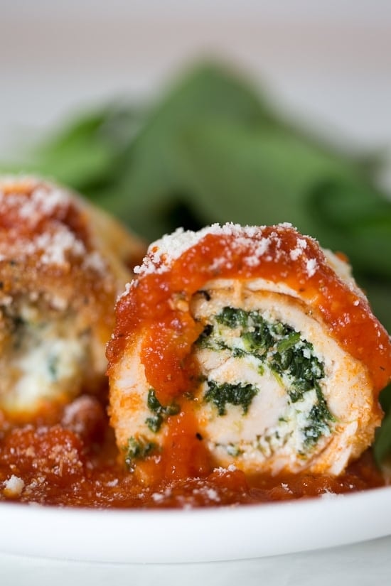 Куриные рулетики с пармезаном и шпинатом