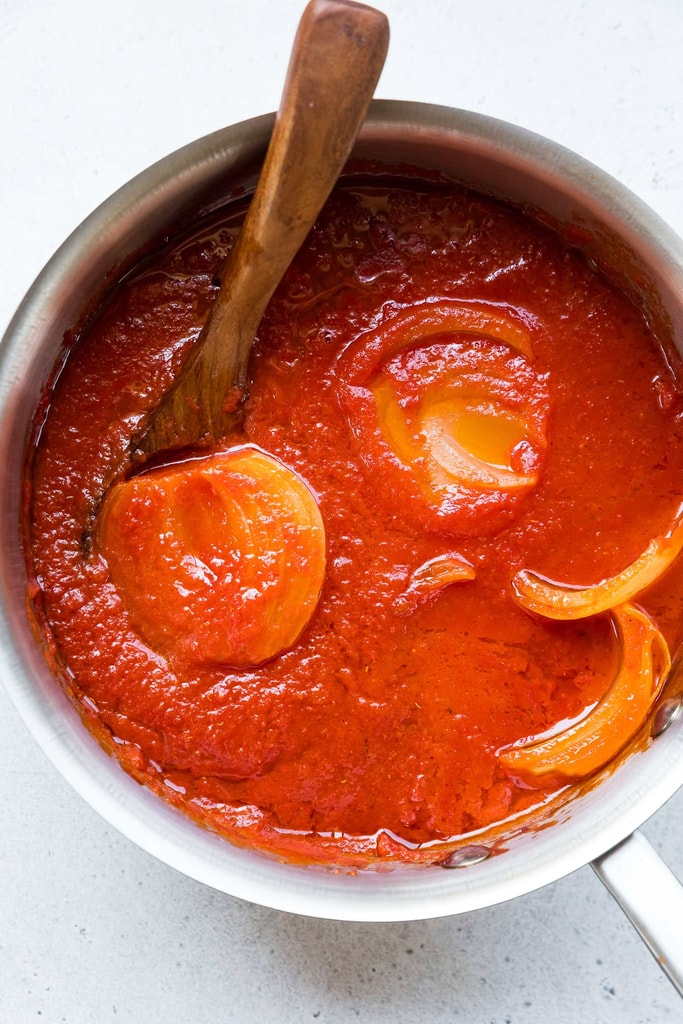 Домашний томатный соус с луком и маслом
