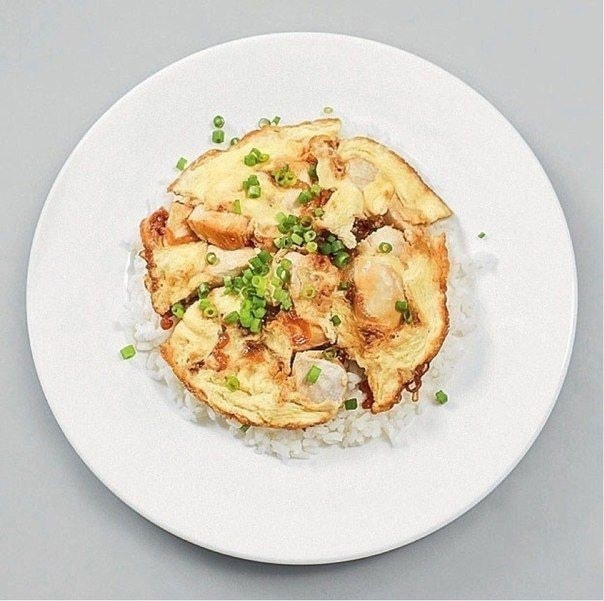 Японский омлет с рисом и курицей
