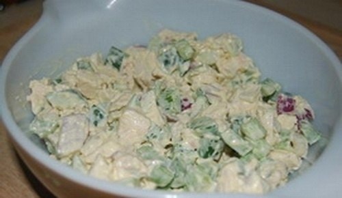 Салат с куриной грудкой и сыром