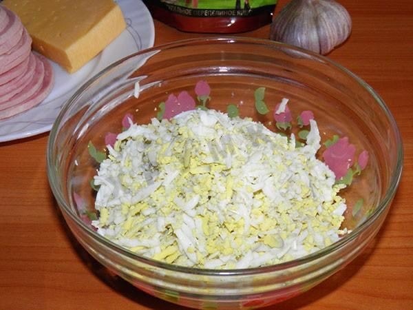 Ветчинные рулетики с сыром и чесноком