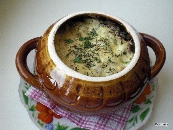 Фрикадельки с картошкой и грибами в горшочке