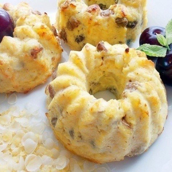 Полезные сырники в духовке с изюмом
