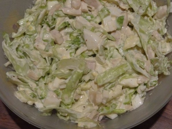 Салат айсберг с кальмарами