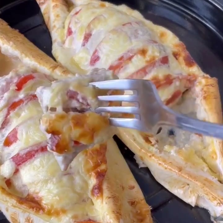Лодочки из лаваша с курицей и помидорами