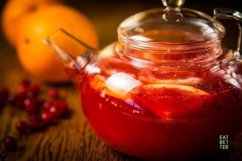 Клюквенный чай с апельсином и корицей