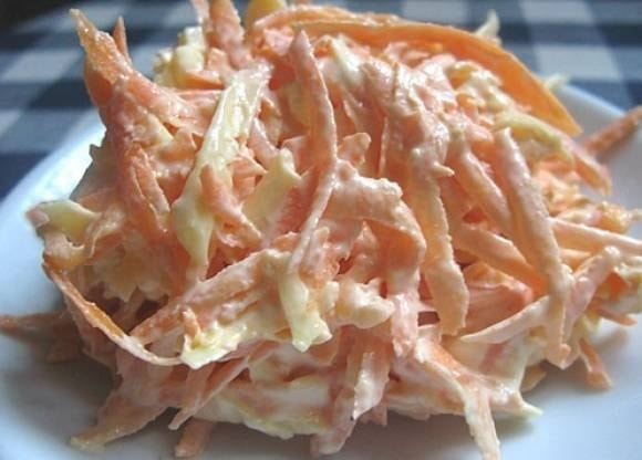 Морковный салат с сыром и чесноком