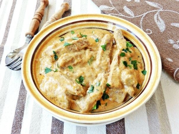 Мясо, тушенное со сметаной