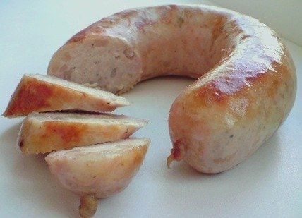 Сочная домашняя колбаса из куриного филе с яблоком и брокколи