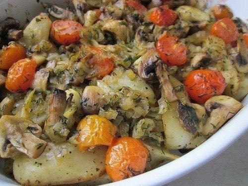 Картофель с грибами и томатами черри