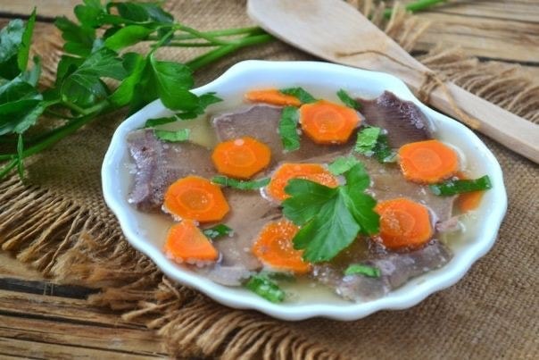 Заливное из свиного языка