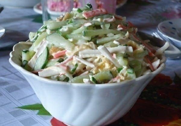 Салат с сыром сулугуни косичкой