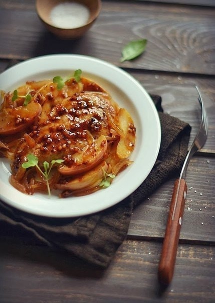 Куриная грудка с яблоком